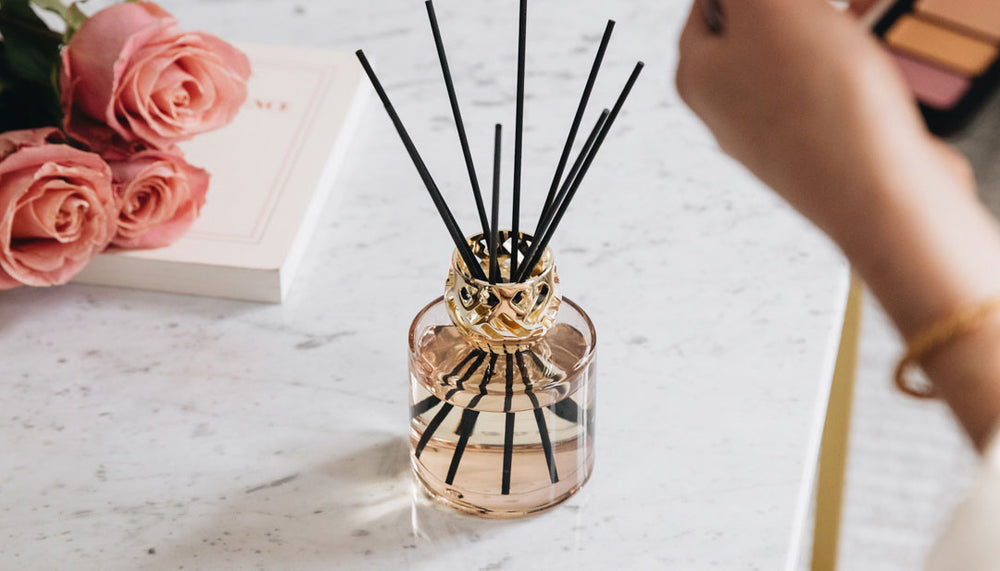 Utilisation du diffuseur de parfum à bâtonnets : les bons gestes pour une senteur optimale