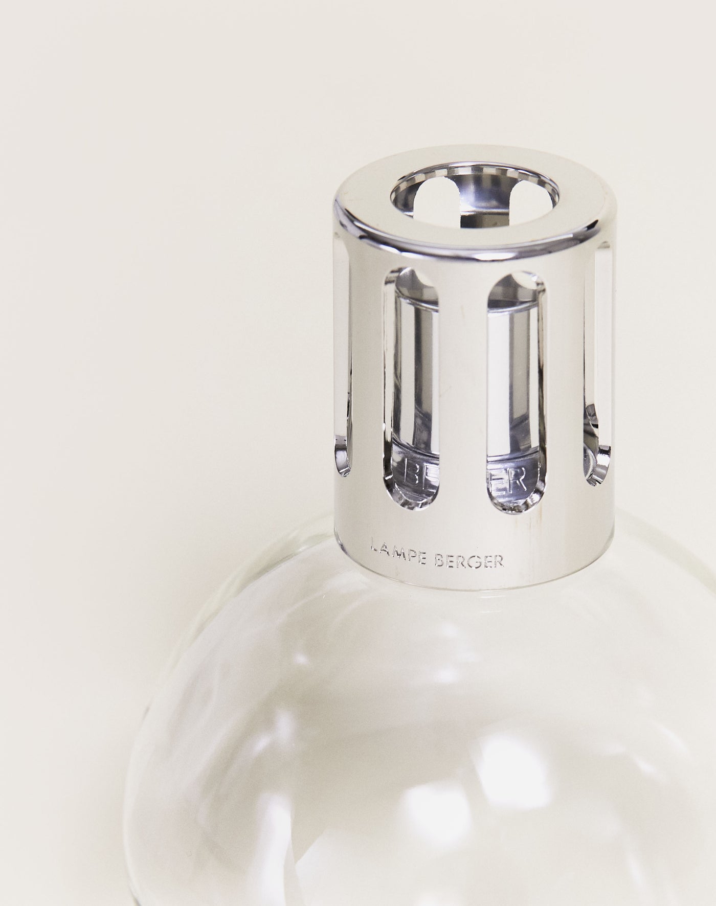 Coffret lampe Berger Essentielle carrée avec recharges Neutre